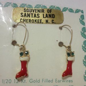 NWT VTG CHRISTMAS STOCKING EARRINGS WITH GREEN STONES.